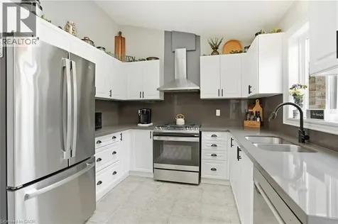14 Kenyon Crescent Grimsby ON L3M 5P4