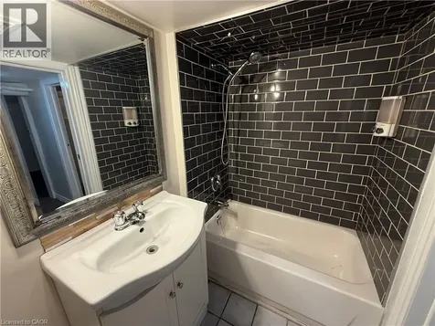 24 Somerset Avenue Hamilton ON L8L 2L5