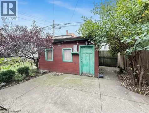 24 Somerset Avenue Hamilton ON L8L 2L5