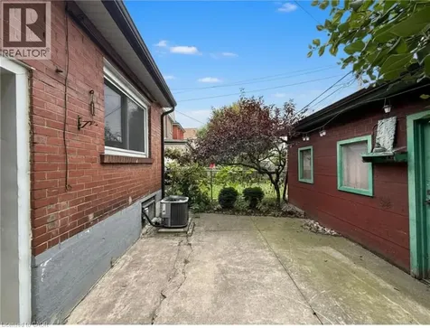 24 Somerset Avenue Hamilton ON L8L 2L5