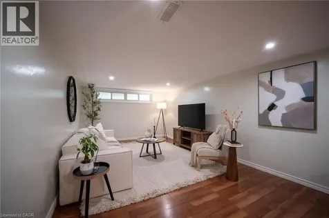 9 Kingslea Drive Hamilton ON L8T 3Z8