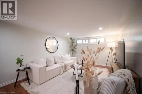 9 Kingslea Drive Hamilton ON L8T 3Z8