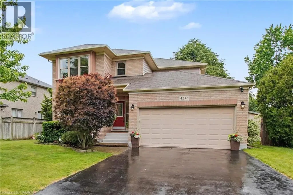 4237 Millcroft Park Drive Burlington ON L7M 3V7
