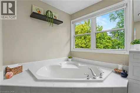4237 Millcroft Park Drive Burlington ON L7M 3V7