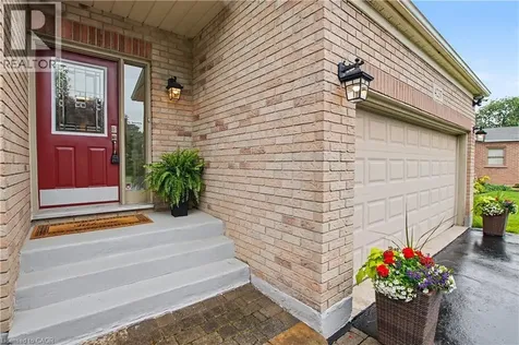 4237 Millcroft Park Drive Burlington ON L7M 3V7