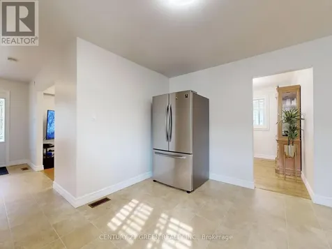591 Dogwood Lane Waterloo ON N2L 4Y1