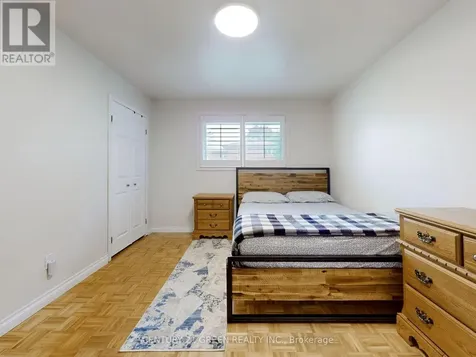 591 Dogwood Lane Waterloo ON N2L 4Y1