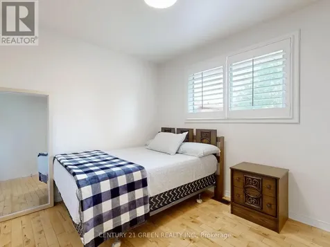 591 Dogwood Lane Waterloo ON N2L 4Y1