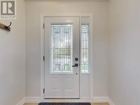 591 Dogwood Lane Waterloo ON N2L 4Y1