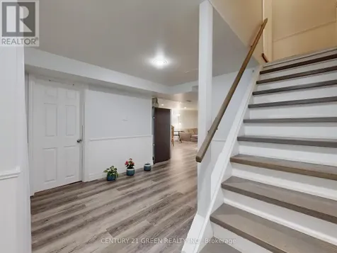 591 Dogwood Lane Waterloo ON N2L 4Y1