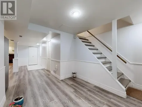 591 Dogwood Lane Waterloo ON N2L 4Y1