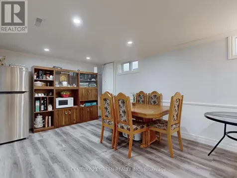 591 Dogwood Lane Waterloo ON N2L 4Y1
