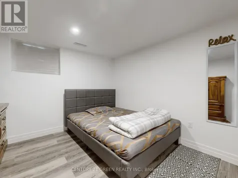 591 Dogwood Lane Waterloo ON N2L 4Y1