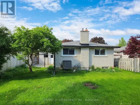 591 Dogwood Lane Waterloo ON N2L 4Y1