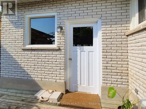 591 Dogwood Lane Waterloo ON N2L 4Y1
