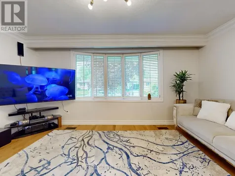 591 Dogwood Lane Waterloo ON N2L 4Y1