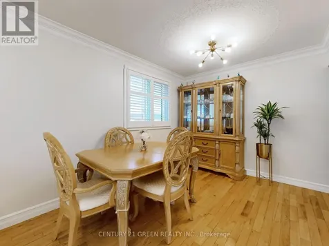 591 Dogwood Lane Waterloo ON N2L 4Y1