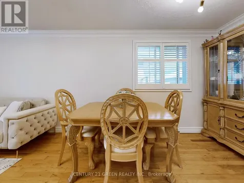 591 Dogwood Lane Waterloo ON N2L 4Y1
