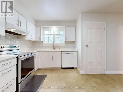 591 Dogwood Lane Waterloo ON N2L 4Y1