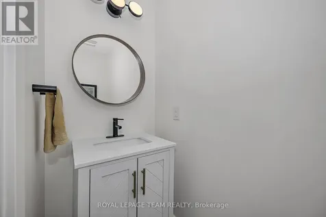 305 Squadron Crescent Ottawa ON K1K 4Z4