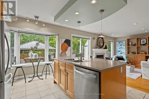 70 Huntersfield Drive Ottawa ON K1T 3L7