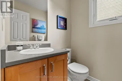 70 Huntersfield Drive Ottawa ON K1T 3L7