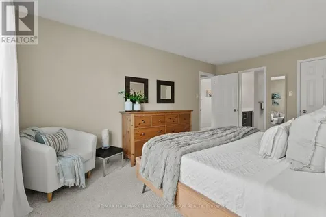 70 Huntersfield Drive Ottawa ON K1T 3L7