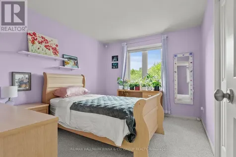 70 Huntersfield Drive Ottawa ON K1T 3L7