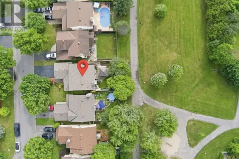 70 Huntersfield Drive Ottawa ON K1T 3L7