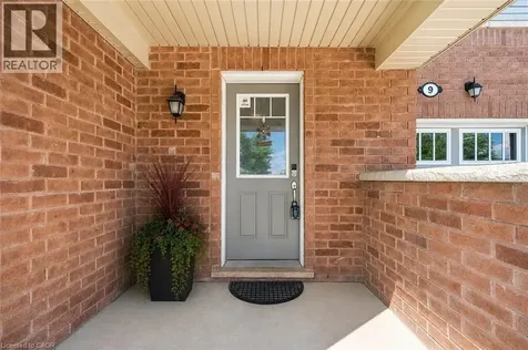 9 Outlook Terrace Kitchener ON N2R 0K6