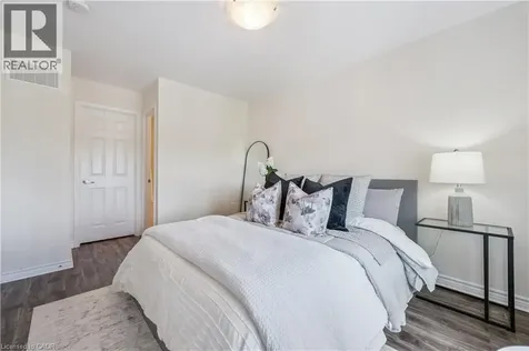 9 Outlook Terrace Kitchener ON N2R 0K6