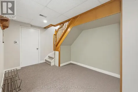 187 Alderlea Avenue Hamilton ON L0R 1W0