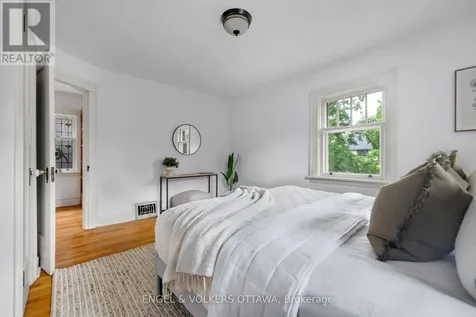 54 Glendale Avenue Ottawa ON K1S 1W4
