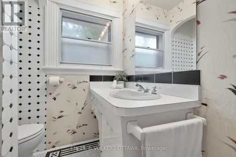 54 Glendale Avenue Ottawa ON K1S 1W4