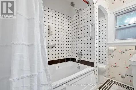 54 Glendale Avenue Ottawa ON K1S 1W4