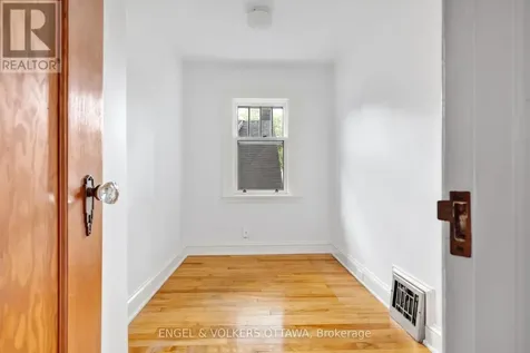 54 Glendale Avenue Ottawa ON K1S 1W4
