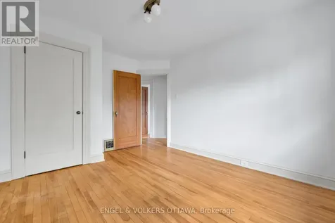 54 Glendale Avenue Ottawa ON K1S 1W4