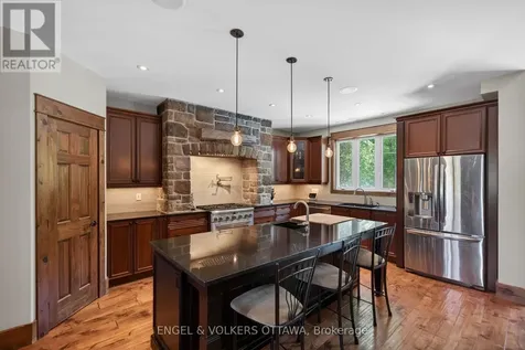 328 Silent Wood Grove Ottawa ON K0A 1L0