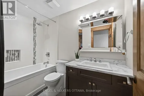 328 Silent Wood Grove Ottawa ON K0A 1L0