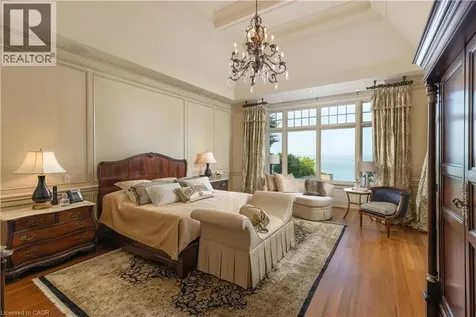 2054 Lakeshore Road East Oakville ON L6J 1M3