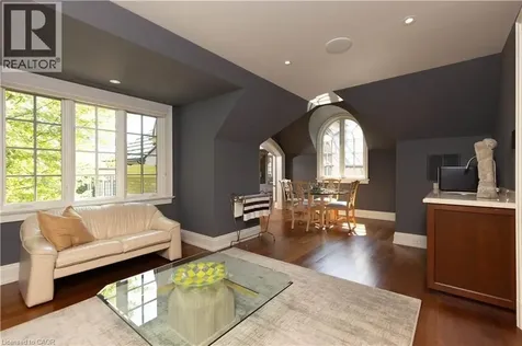 2054 Lakeshore Road East Oakville ON L6J 1M3