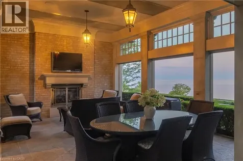 2054 Lakeshore Road East Oakville ON L6J 1M3