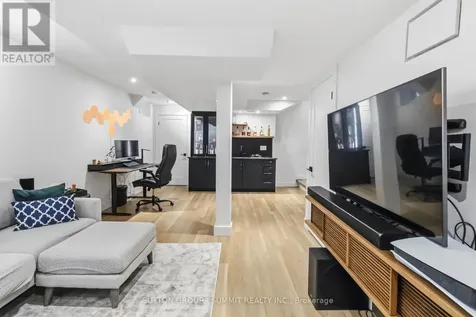 2111 Westmount Drive Oakville (wm Westmount) ON L6M 3P3