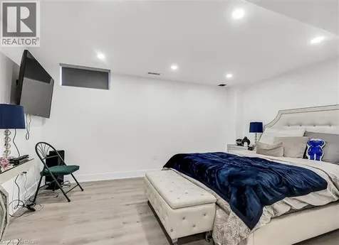 137 Diiorio Circle Ancaster ON L9K 1T3
