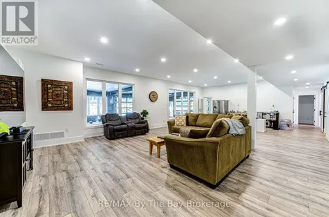 95 Spruce Street Tiny ON L0L 1P1