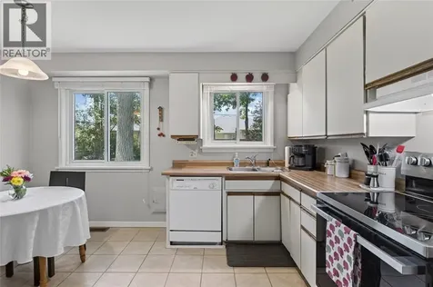 1067 Bel Aire Drive Sarnia ON N7S 3H4
