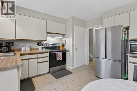 1067 Bel Aire Drive Sarnia ON N7S 3H4