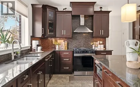 425 Superior Street Lasalle ON N9J 3Z5