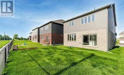 36 Henry Maracle Street North Dumfries ON N0B 1E0