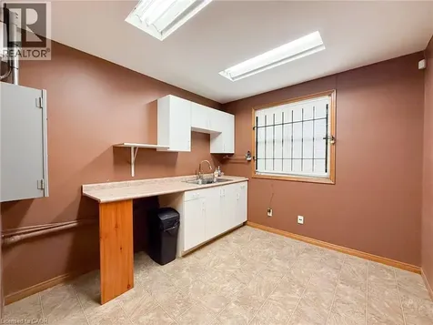 316 Queensway West Simcoe ON N3Y 2N1